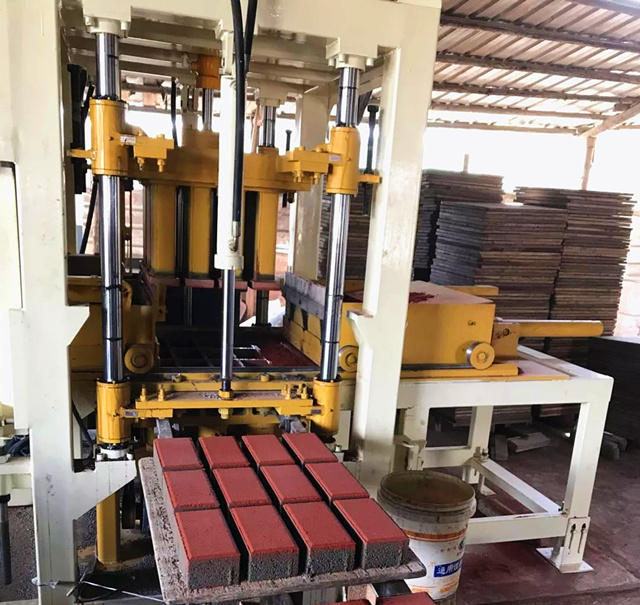 小型透水磚機客戶現場