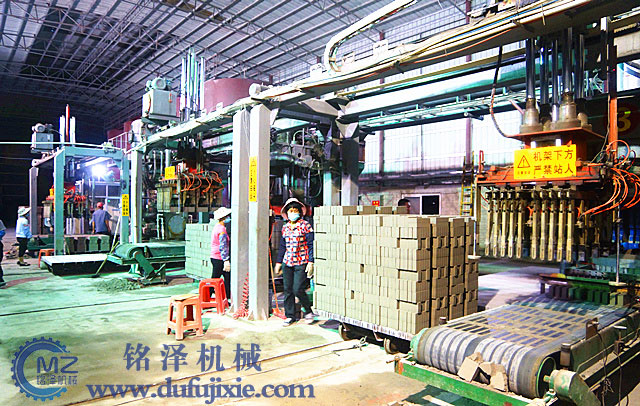 汕尾3臺全自動液壓壓磚機客戶現場